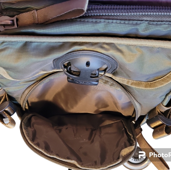 Volunteer Crossbody Messenger Bag - Picture 14 of 16